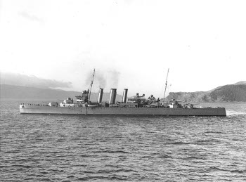 Photograph of HMAS Canberra