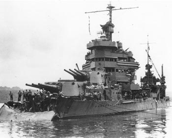 Photograph of cruisers Minneapolis with its bow blown off following the Battle of Tassafaronga