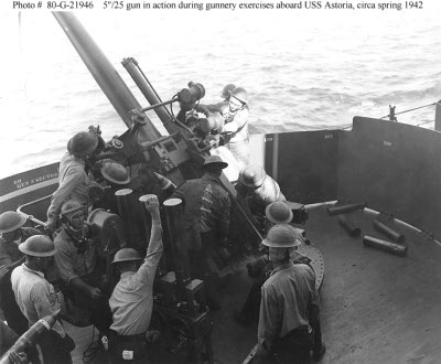 Photograph of 5"/25 gun and crew